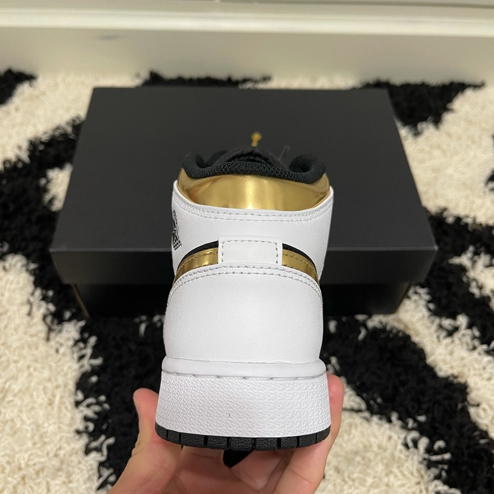NWT Air Jordan 1 Mid GS In White/multi-color-black - Picture 6 of 11